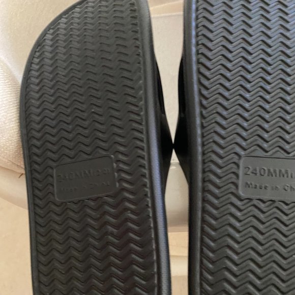 new unisex   black sandals - Picture 3 of 4